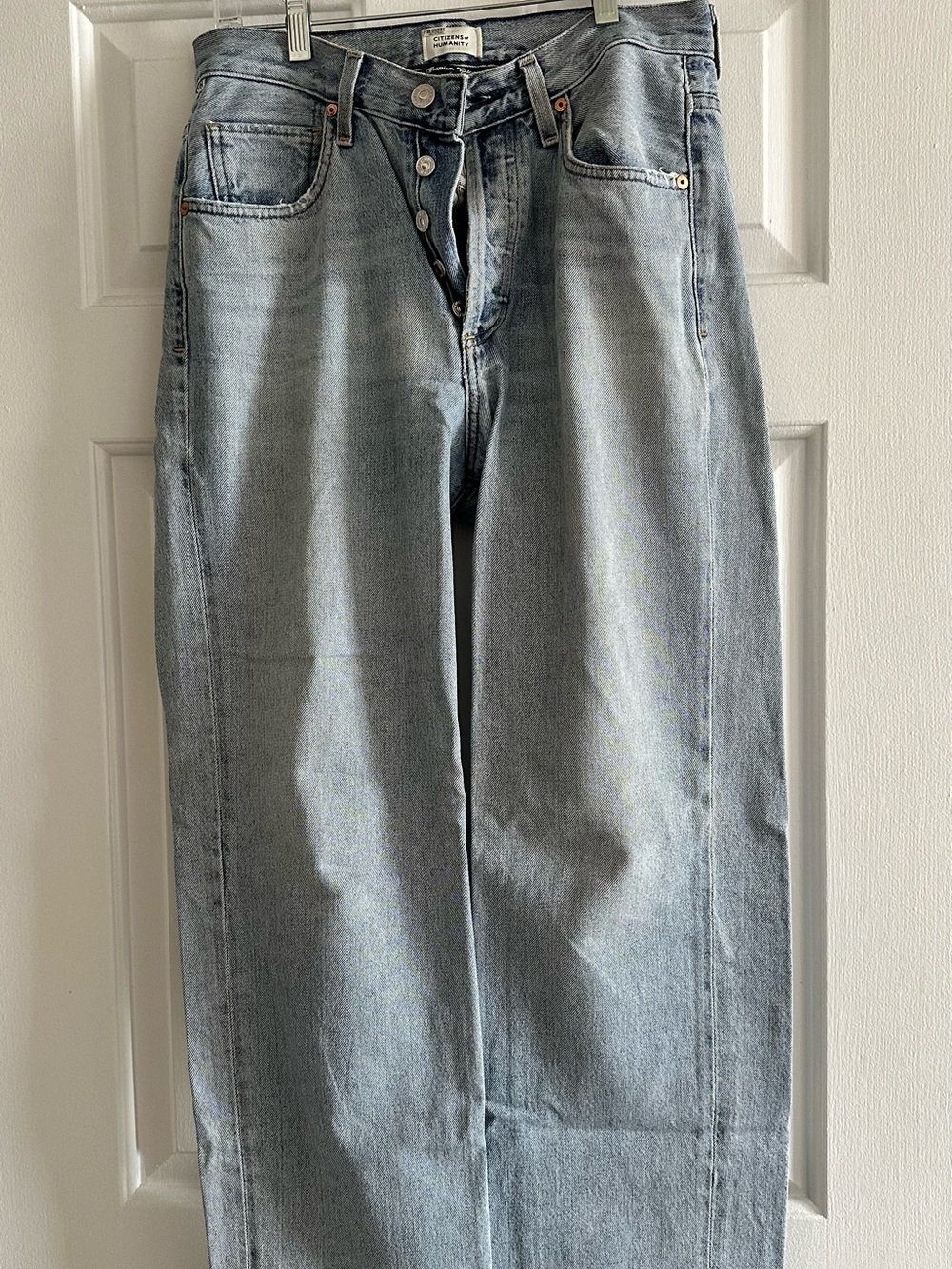 Light Wash Women’s Wide-Leg Jeans